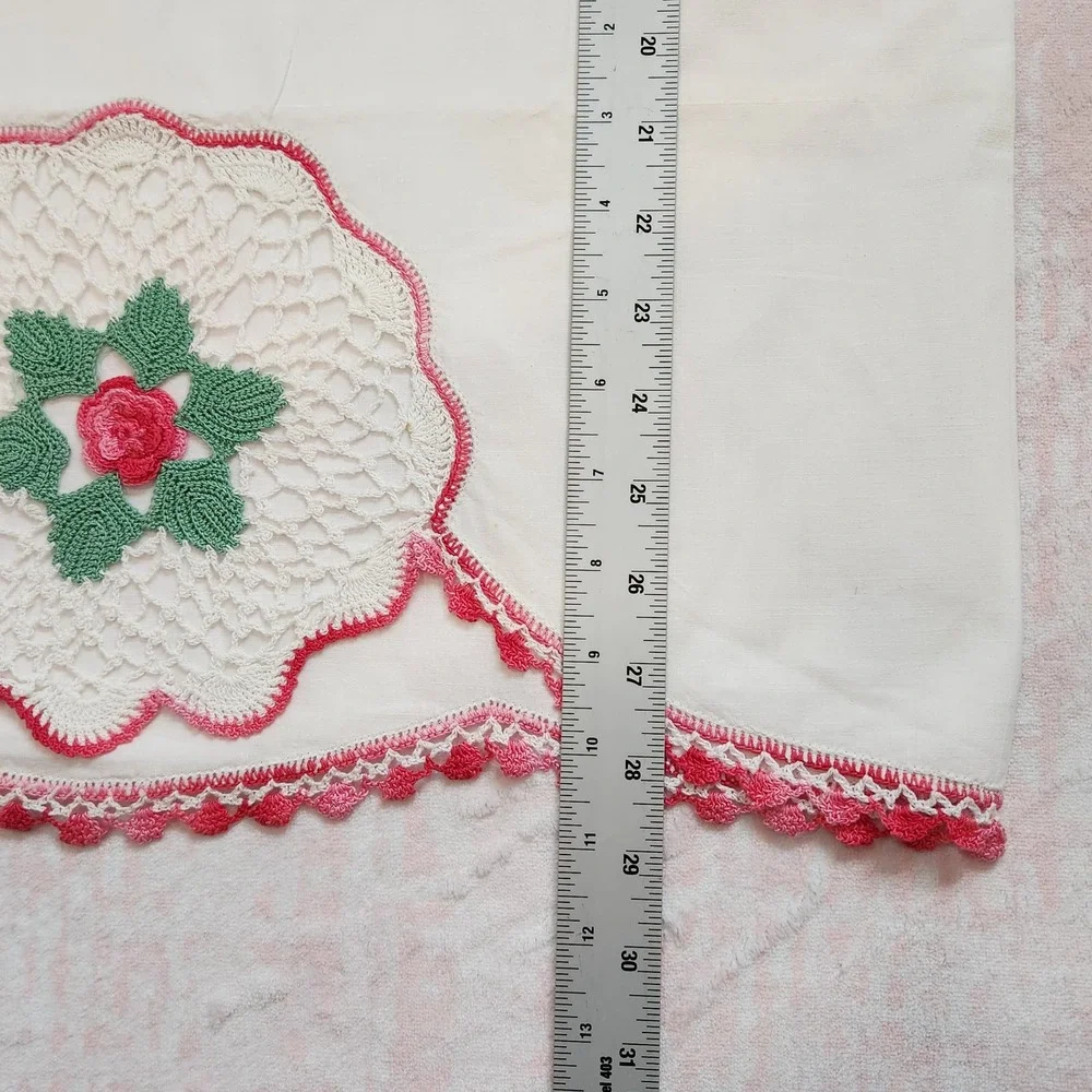 Vintage Embroidered Pillowcases Set of 2 White Pink Flower Floral‎ Crochet Trim